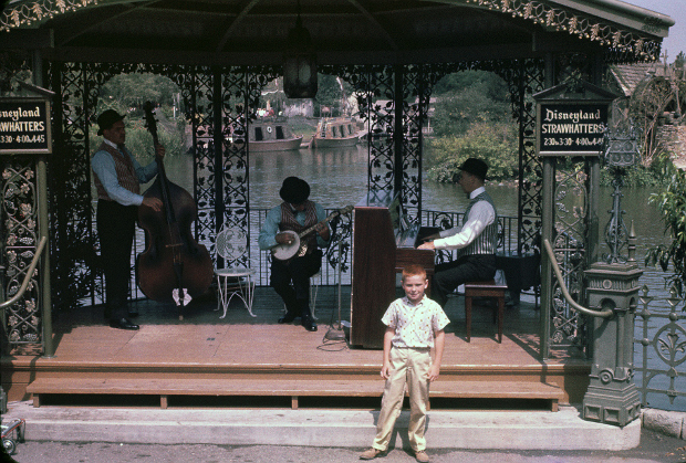 Straw Hatters performing in the Dixieland Bandstand